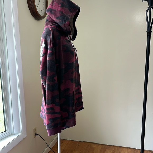 Victoria Pink sweatshirt (buy now price)size medium - Picture 3 of 5